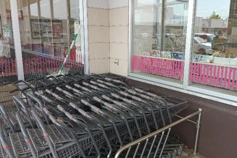 【マックスバリュ北上店】食品入り口外 キッチンカー出店に最適なスーパー店外催事イベントスペースの画像3