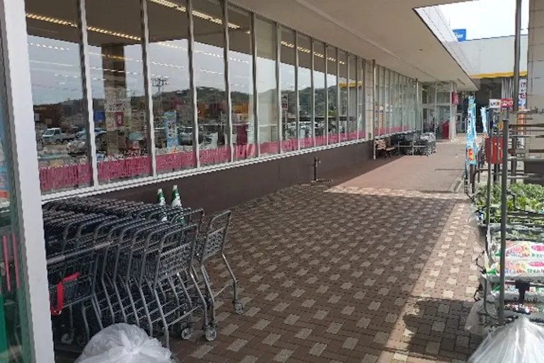 【マックスバリュ北上店】食品入り口外 キッチンカー出店に最適なスーパー店外催事イベントスペースの画像2