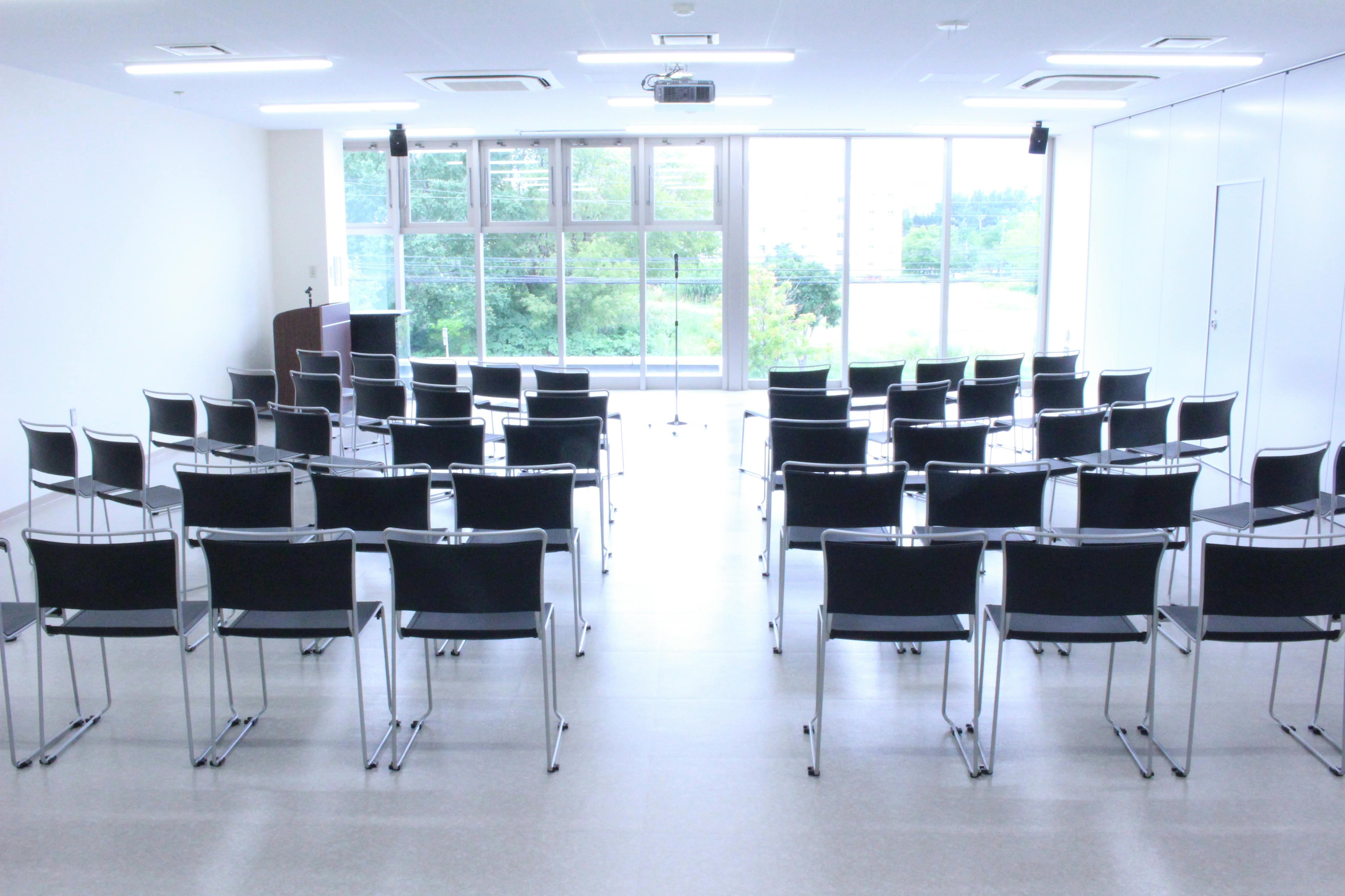 【ドコモショップ札幌八軒店2階】プロモーションやポップアップショップの開催に最適。最大150名収容可能な多目的イベントスペース