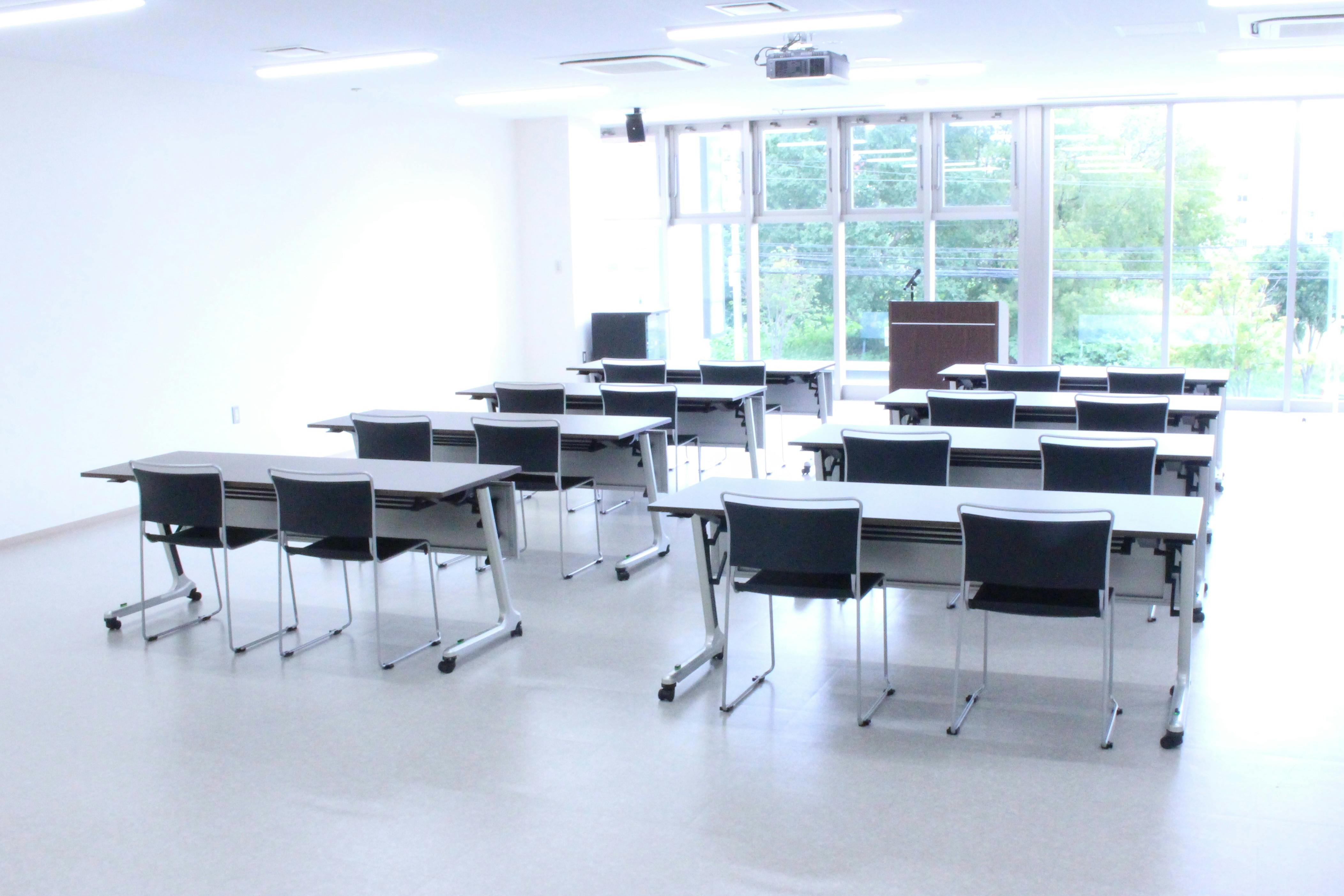 【ドコモショップ札幌八軒店2階】プロモーションやポップアップショップの開催に最適。最大150名収容可能な多目的イベントスペース