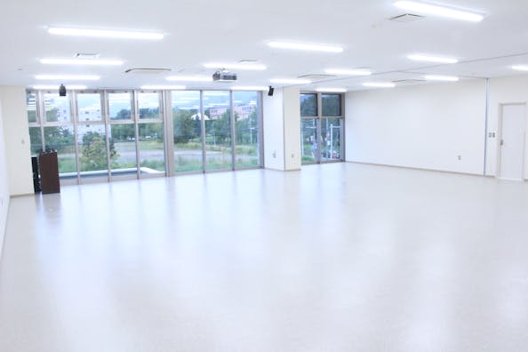 【ドコモショップ札幌八軒店2階】プロモーションやポップアップショップの開催に最適。最大150名収容可能な多目的イベントスペース