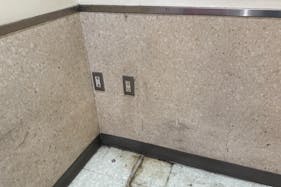 【ユニディ相模大野店】1階階段前 プロモーションや物販に最適なホームセンター内階段前の催事イベントスペース