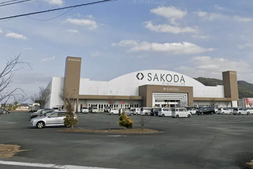 【SAKODAホームファニシングス熊本店】キッチンカー、飲食販売の催事、飲食販売のポップアップに利用可能な家具・インテリアショップ内の屋外入口右側スペース