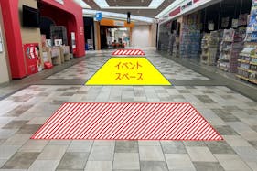 【あまがさきキューズモール】あまがさきキューズモール【メディア】「⑧‐eフロアシート(イベントスペース周辺)」