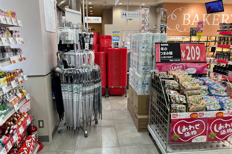 【西友 川口本町店】1F入口横 プロモーション用途や物販、食物販のポップアップストアに最適なスーパー店内催事イベントスペースの画像2