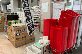 【西友 川口本町店】1F入口横 プロモーション用途や物販、食物販のポップアップストアに最適なスーパー店内催事イベントスペース