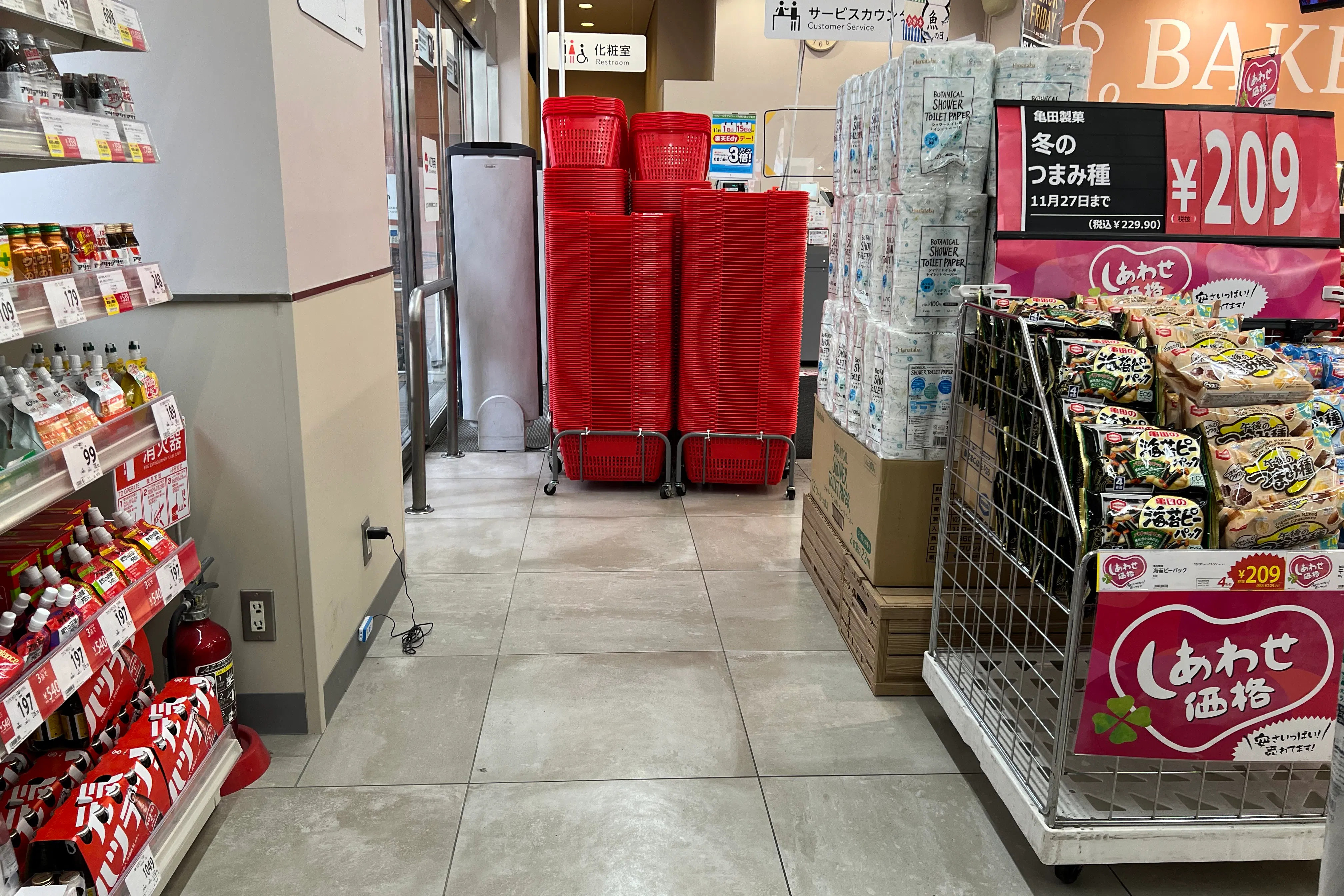 【西友 川口本町店】1F入口横 プロモーション用途や物販、食物販のポップアップストアに最適なスーパー店内催事イベントスペース