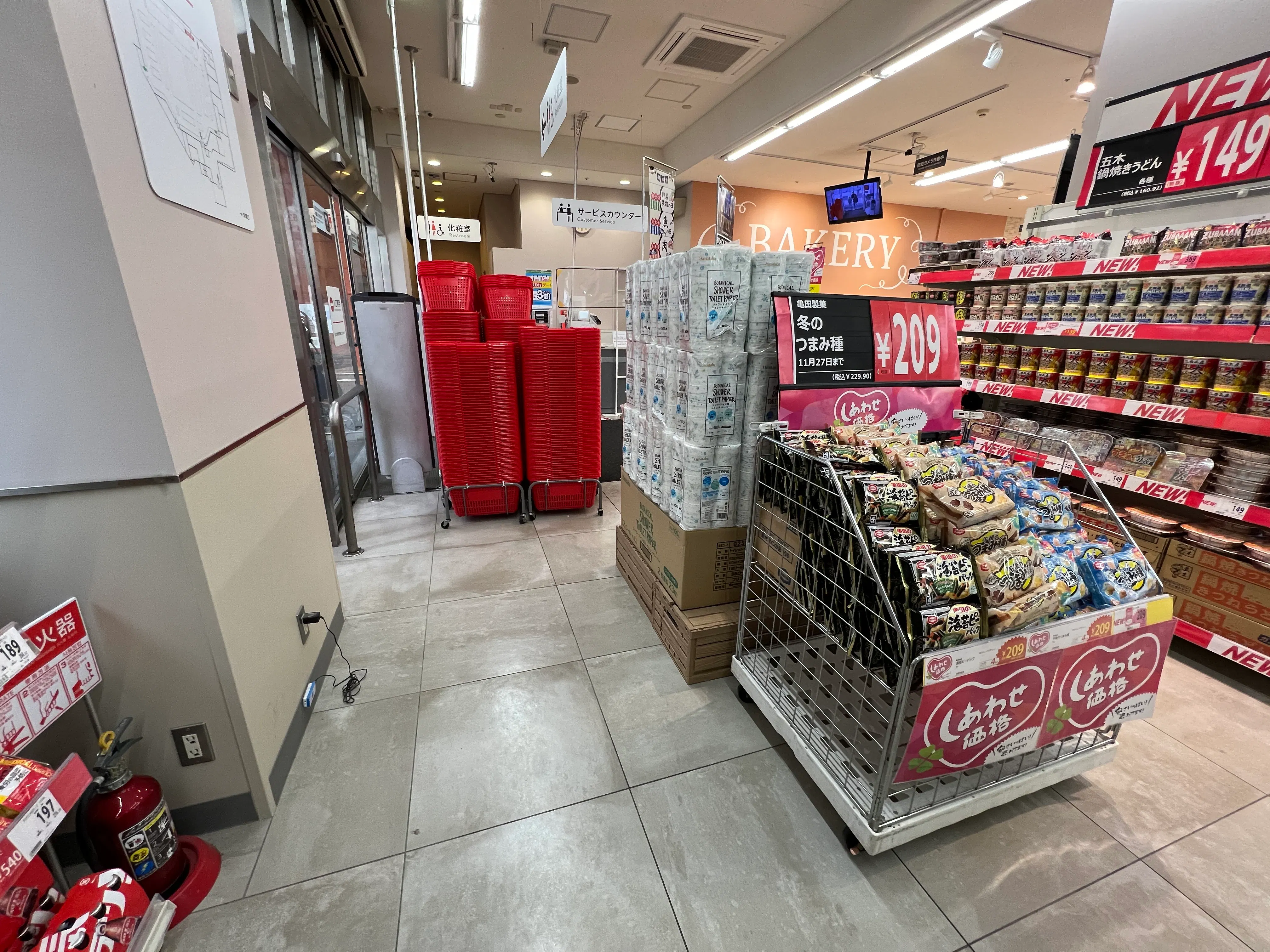 【西友　川口本町店】1F入口横　プロモーション用途や物販、食物販のポップアップストアに最適なスーパー店内催事イベントスペース