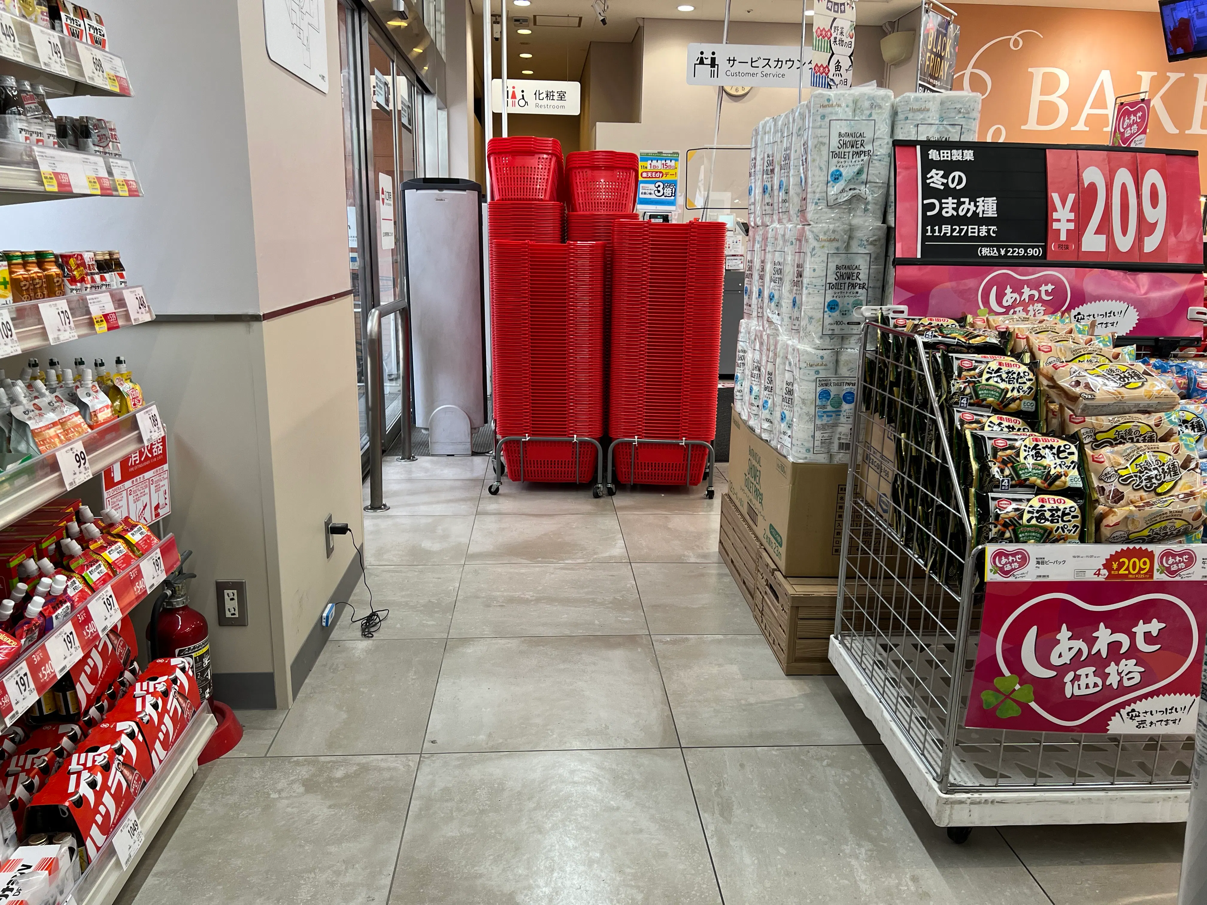 【西友　川口本町店】1F入口横　プロモーション用途や物販、食物販のポップアップストアに最適なスーパー店内催事イベントスペース