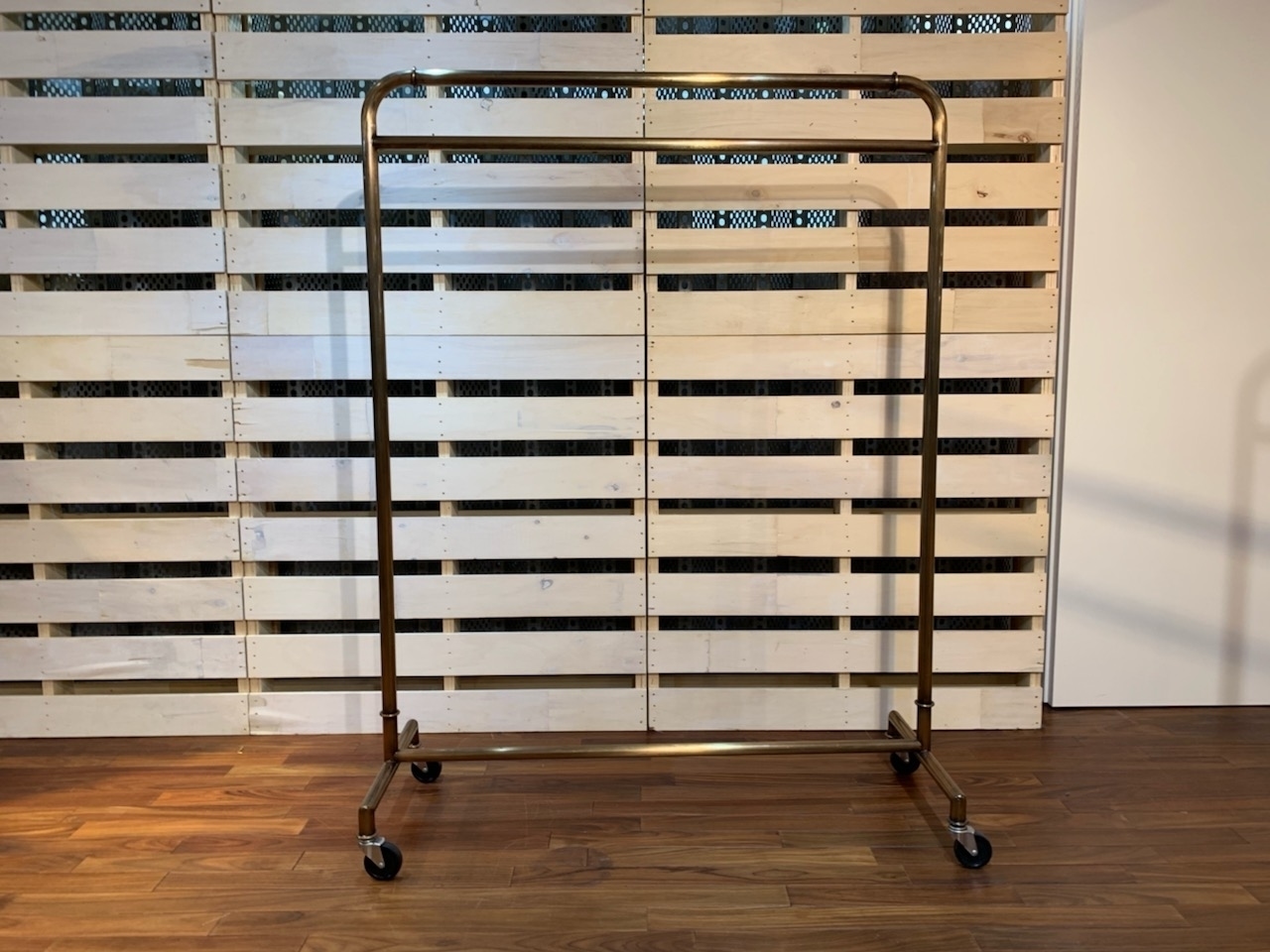 可動ラックもございます。