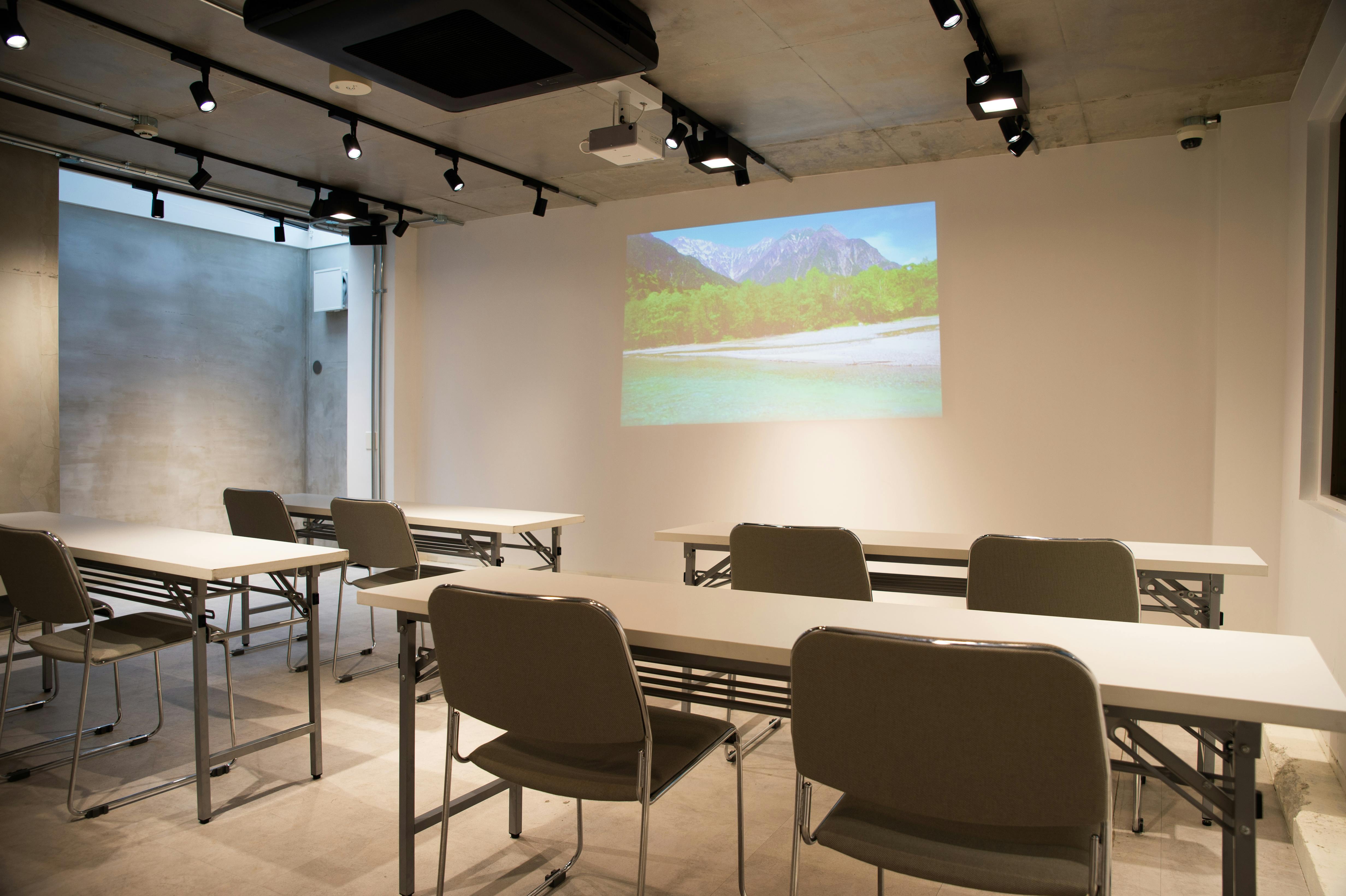 【表参道駅5分】展示会やポップアップストアに適した一軒家風のフレキシブルに使えるスペース(1F+2F)