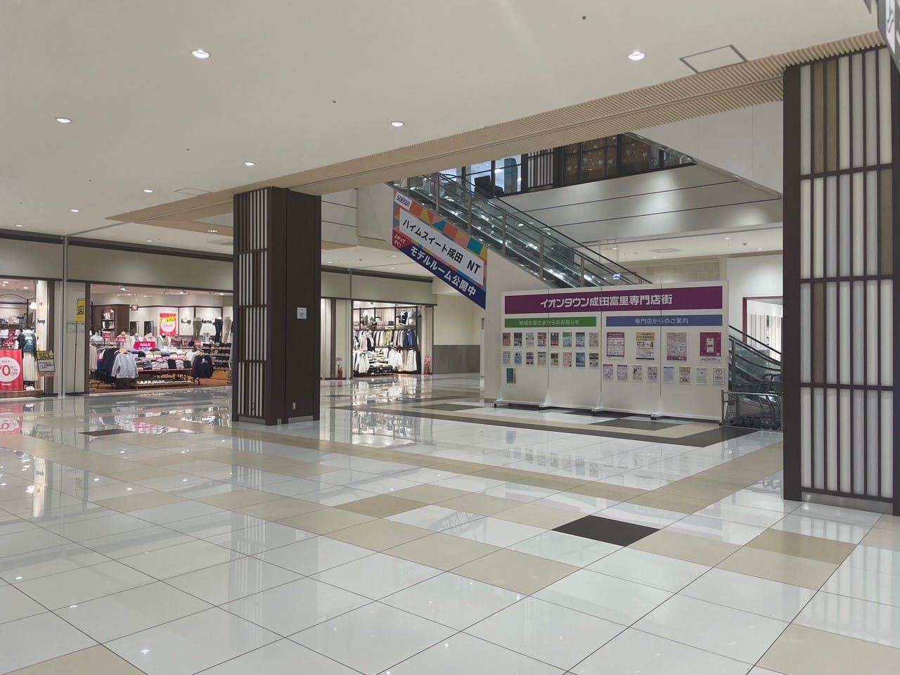 1F イベント広場 CUTE(マスク店)側