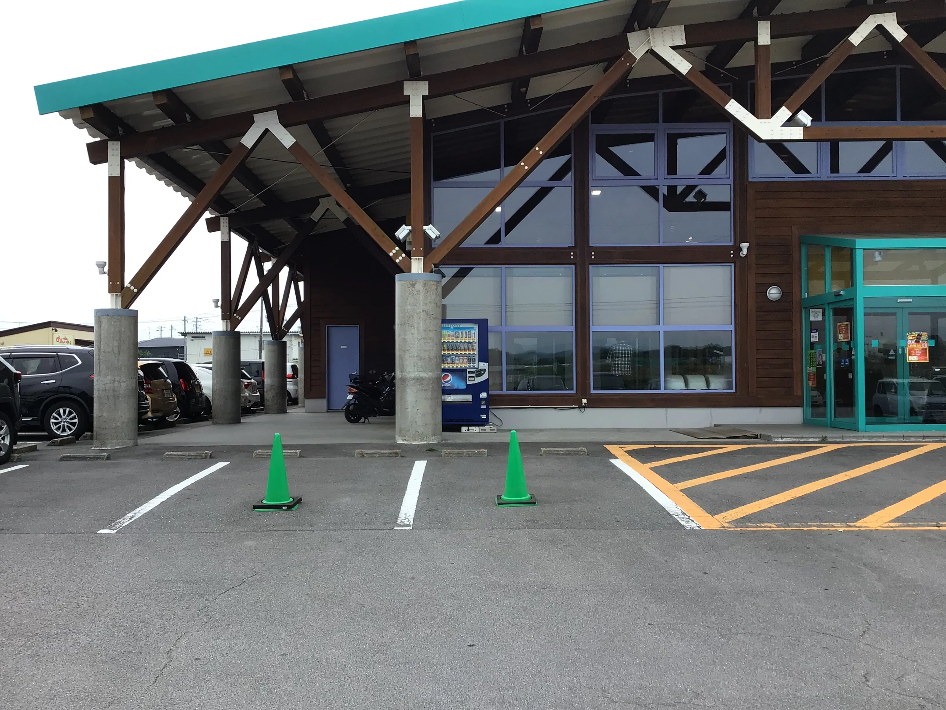 【ダイナム小名浜】キッチンカーやプロモーションに最適なアミューズメント施設のイベントスペース(店舗出入口前)