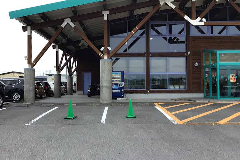 【ダイナム小名浜】キッチンカーやプロモーションに最適なアミューズメント施設のイベントスペース(店舗出入口前)の画像2