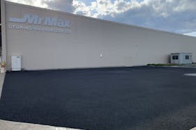 【ミスターマックス おゆみ野店】ミスターマックス横アスファルトスペース 販促プロモーションや物販用途に最適な総合ディスカウントストアの催事イベントスペース