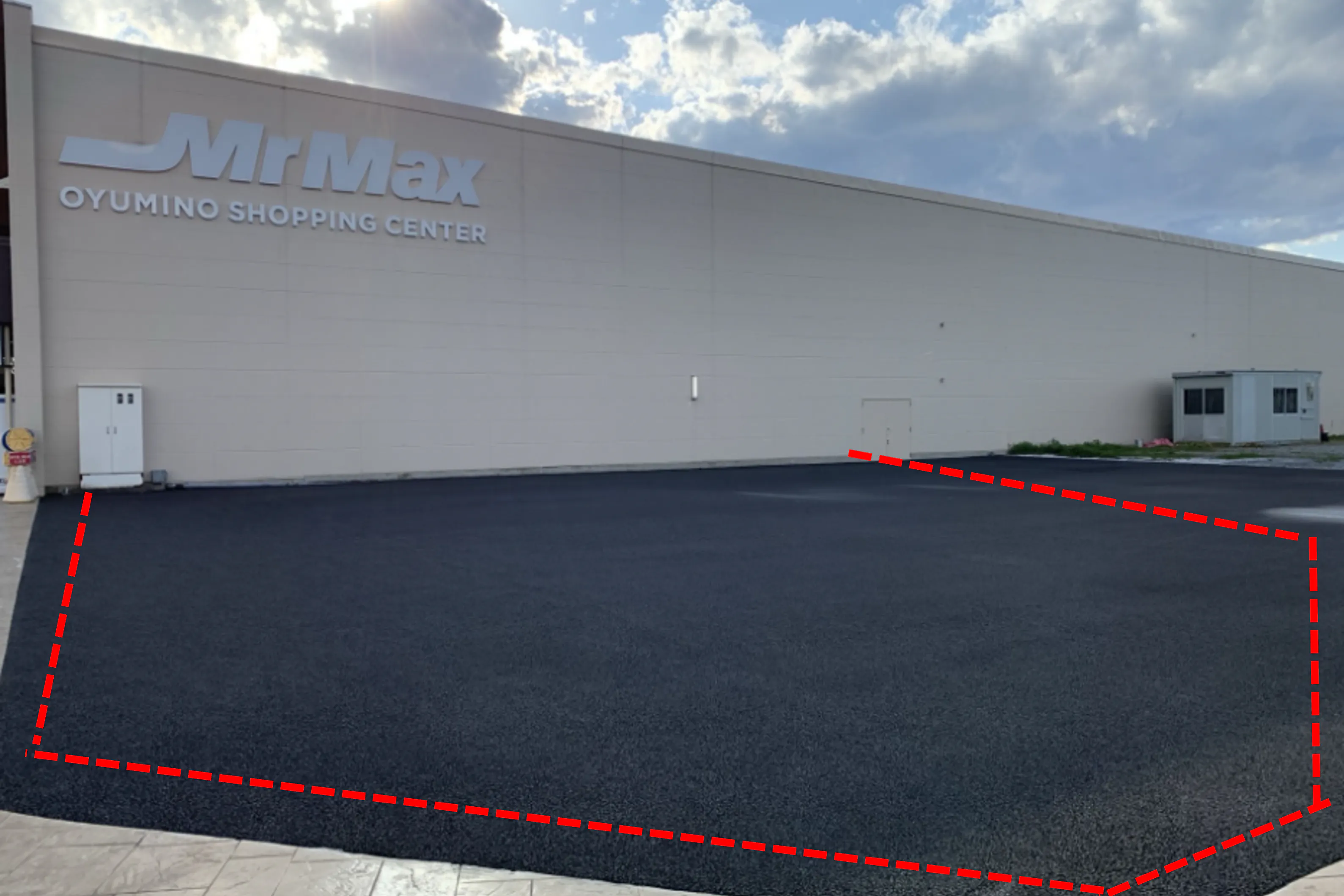 【ミスターマックス おゆみ野店】ミスターマックス横アスファルトスペース 販促プロモーションや物販用途に最適な総合ディスカウントストアの催事イベントスペース