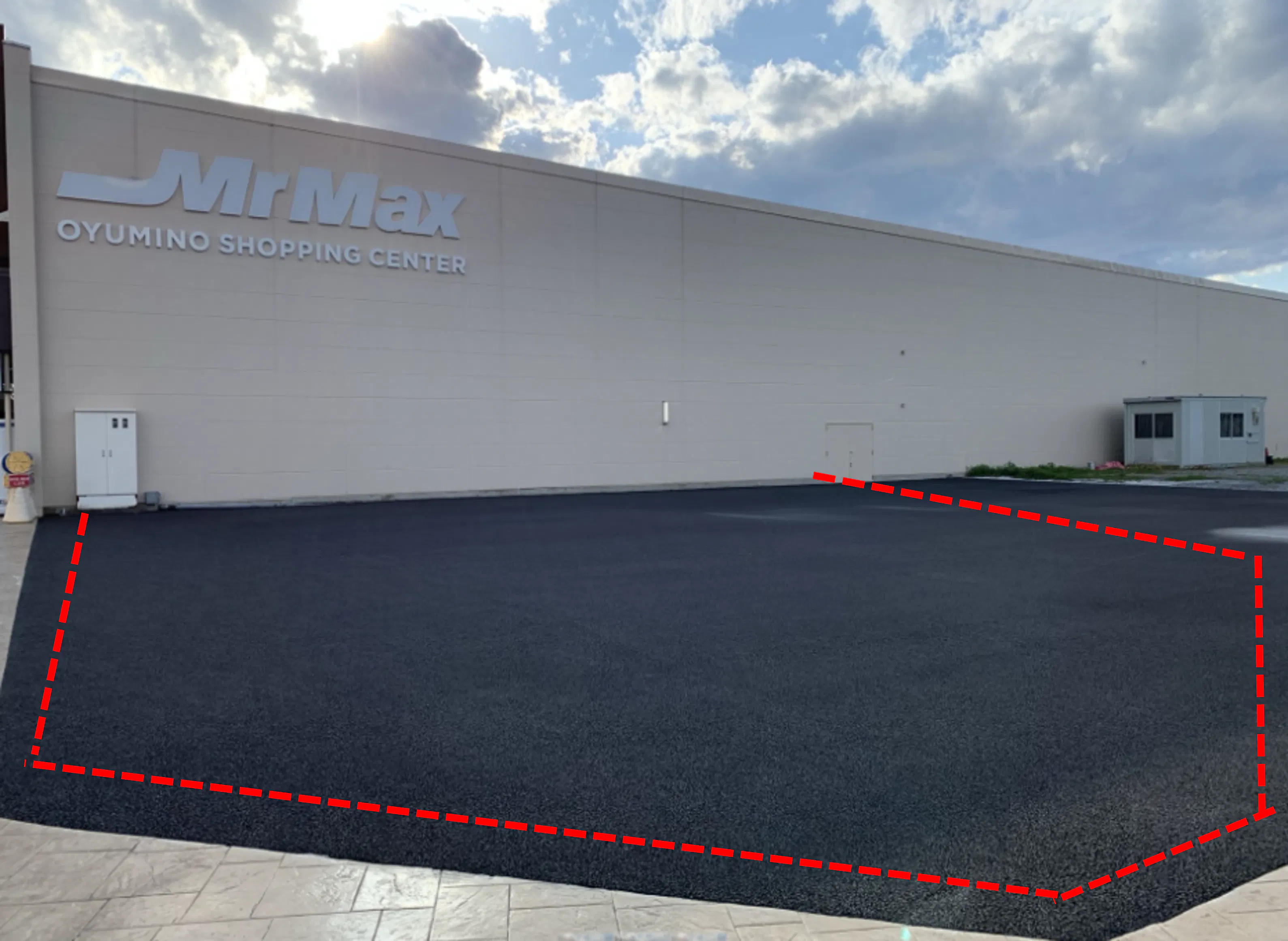 【ミスターマックス おゆみ野店】ミスターマックス横アスファルトスペース 販促プロモーションや物販用途に最適な総合ディスカウントストアの催事イベントスペース
