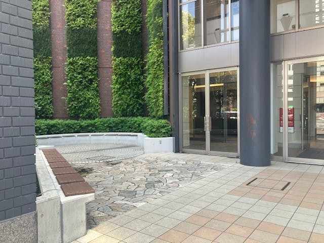 【横浜ワールドポーターズ】１階　観覧車側ゲート（屋外）の画像