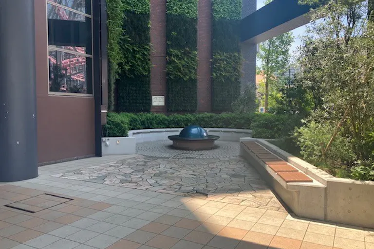 【横浜ワールドポーターズ】1階 観覧車側ゲート(屋外)の画像2