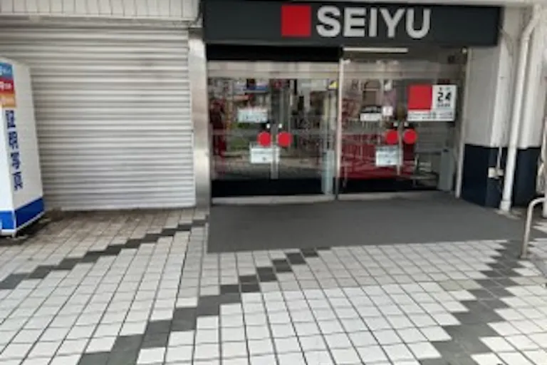 【西友 西千葉店】1F屋外入口横 プロモーション用途や物販、食物販のポップアップストアに最適なスーパーの屋外催事イベントスペースの画像1