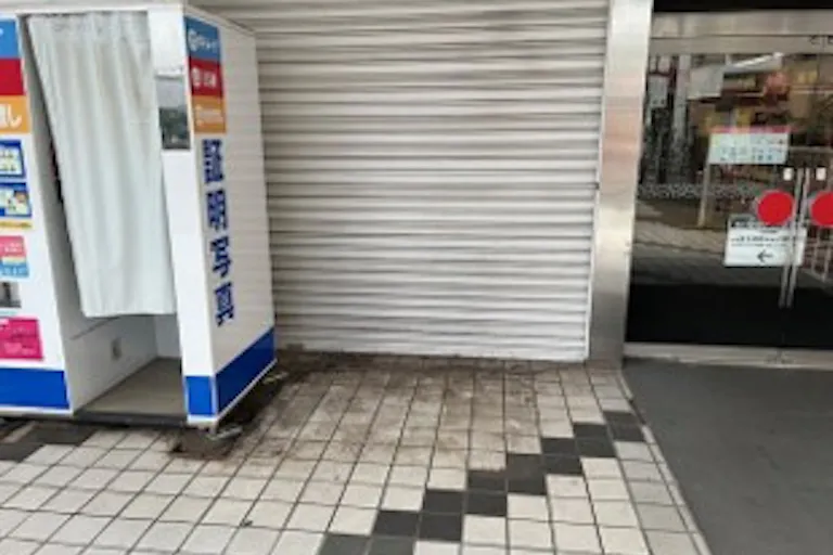 【西友 西千葉店】1F屋外入口横 プロモーション用途や物販、食物販のポップアップストアに最適なスーパーの屋外催事イベントスペースの画像3