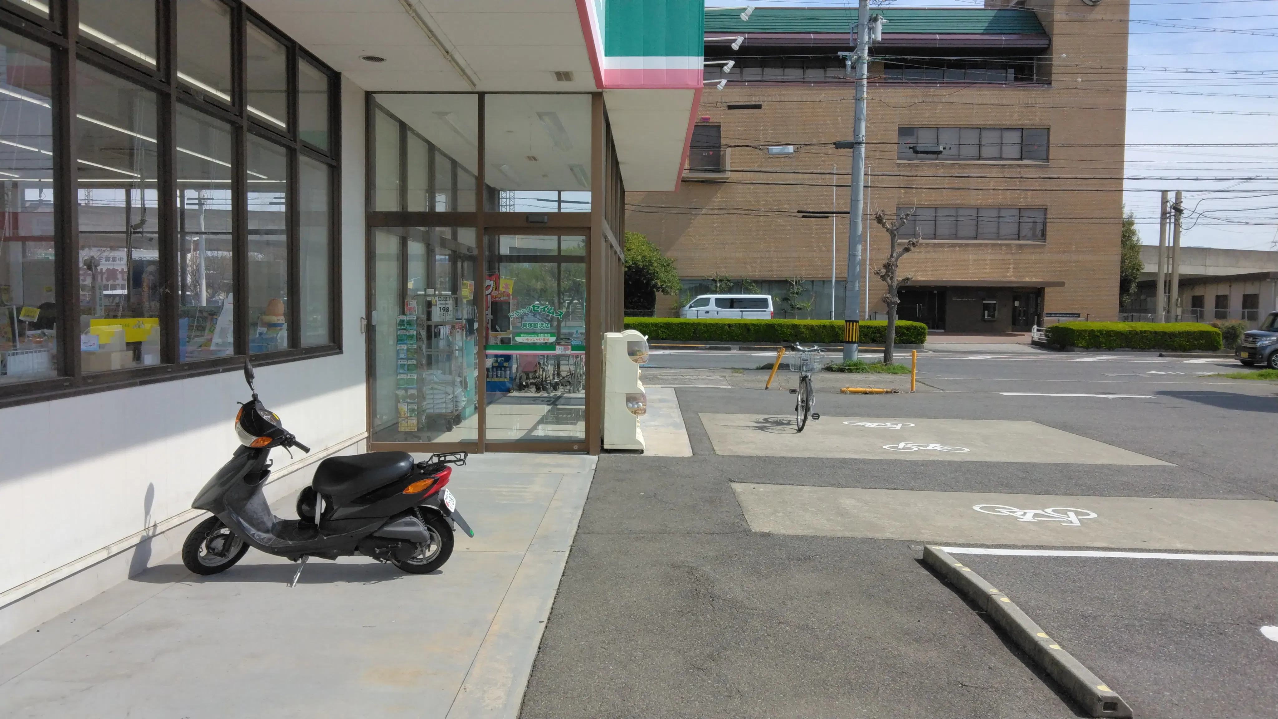 【ドラッグセイムス貝塚脇浜店】キッチンカー出店やプロモーション催事に最適なドラッグストアの駐車場イベントスペース