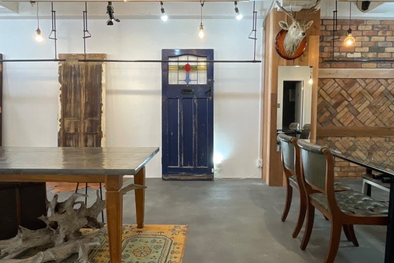 【心斎橋駅7分】アパレル系展示販売会やポップアップ等に最適なアクセス、設備環境が充実しているヴィンテージ調のイベントスペース