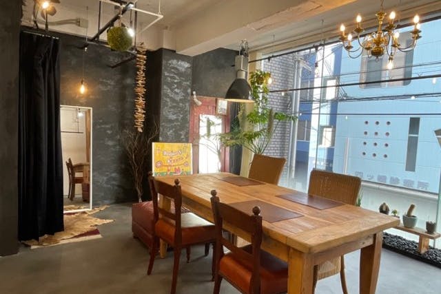 【心斎橋駅7分】アパレル系展示販売会やポップアップ等に最適なアクセス、設備環境が充実しているヴィンテージ調のイベントスペース