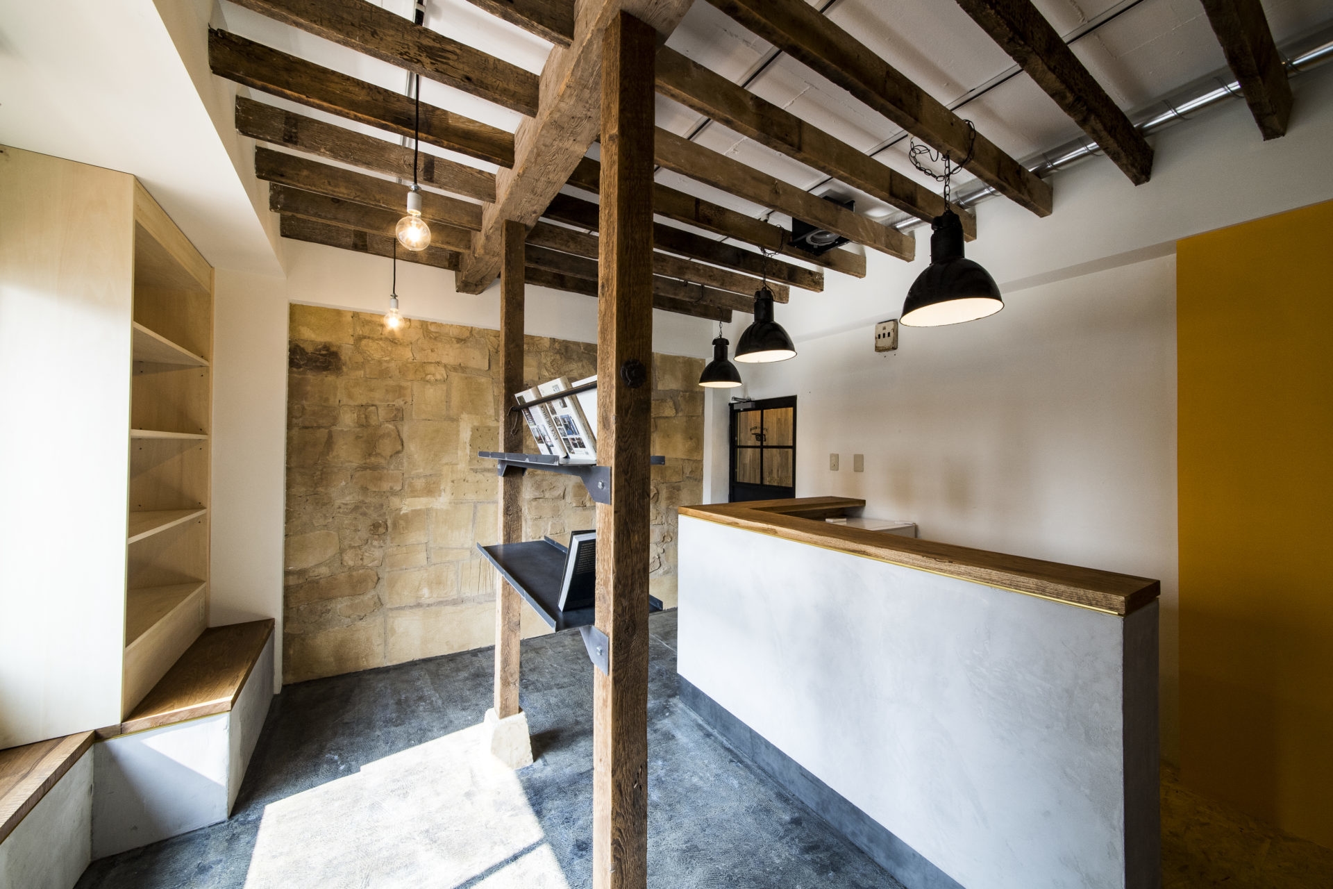 カフェスペースにはカウンターがございます。