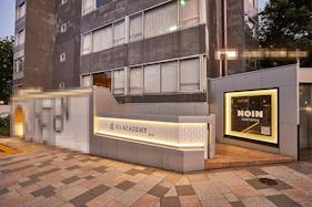 【原宿駅1分】アパレルの展示会や招待制販売会、ショールーム等に最適な駅近の多機能イベントスペース