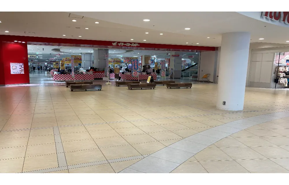 【ららぽーと横浜】2階 IY連絡口