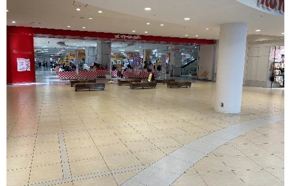 【ららぽーと横浜】2階 IY連絡口