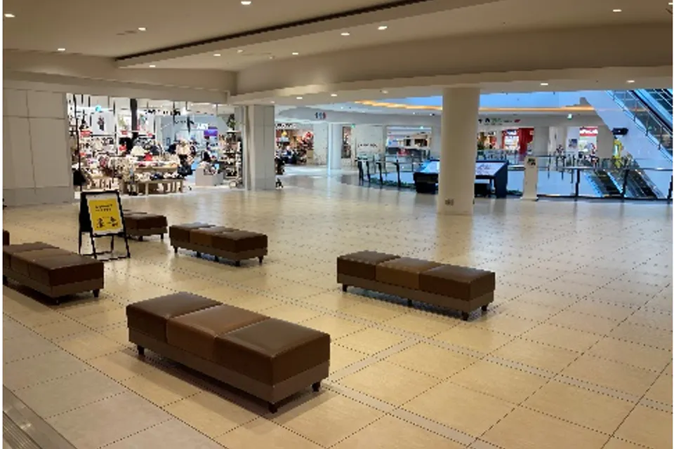 【ららぽーと横浜】2階 IY連絡口