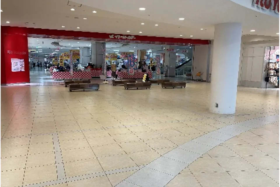 【ららぽーと横浜】2階 IY連絡口