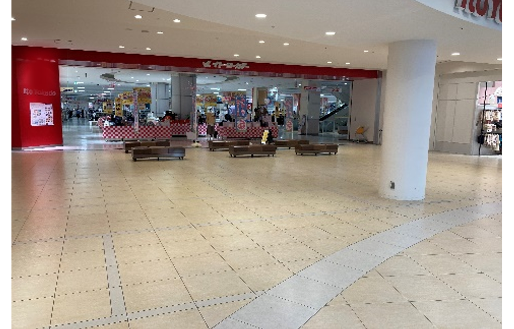 【ららぽーと横浜】2階 IY連絡口