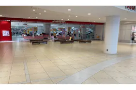 【ららぽーと横浜】2階 IY連絡口