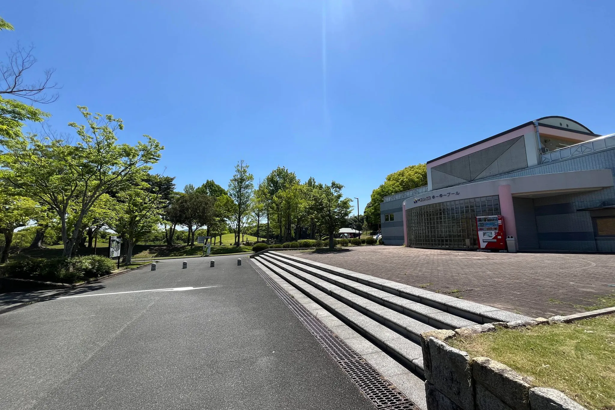 【宗像ユリックス】キッチンカー出店に利用可能な屋外スペース(ゆ~ゆ~プール前①)