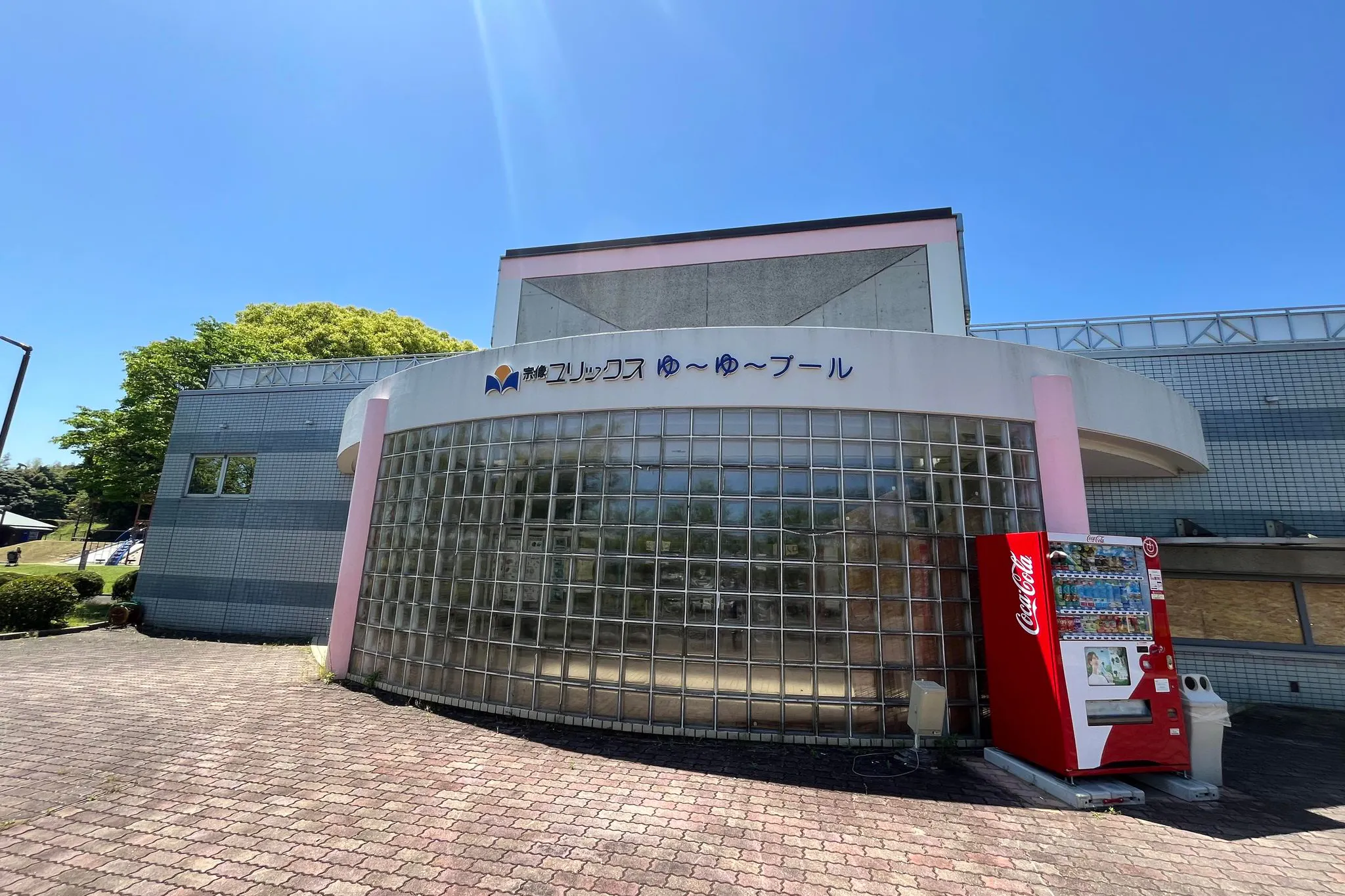 【宗像ユリックス】キッチンカー出店に利用可能な屋外スペース(ゆ~ゆ~プール前①)