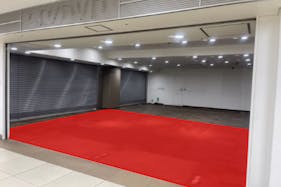 【横浜市営地下鉄ブルーライン横浜駅:B区画(南側・ドコモショップ側)】各種プロモーションや物販、食物販のポップアップストアに最適な人通りの多い改札外イベントスペース(25年9月~12月末まで)