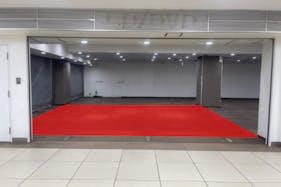 【横浜市営地下鉄ブルーライン横浜駅:B区画(南側・ドコモショップ側)】各種プロモーションや物販、食物販のポップアップストアに最適な人通りの多い改札外イベントスペース(25年9月~12月末まで)