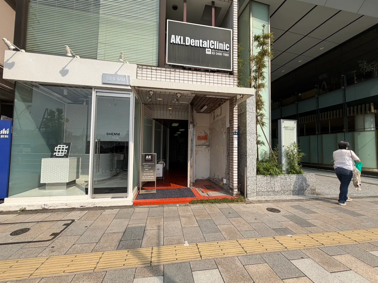 【表参道駅4分｜外苑前駅6分】青山通り沿いで目を引くコンパクトな路面ポップアップスペースの画像