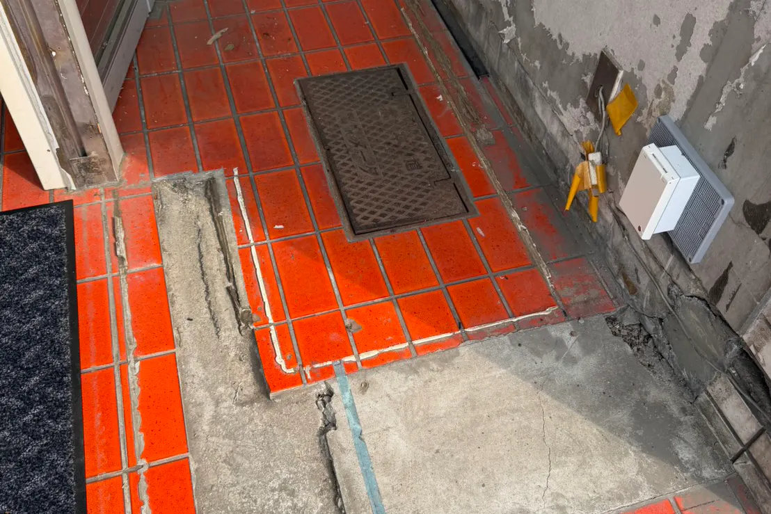 【表参道駅4分|外苑前駅6分】青山通り沿いで目を引くコンパクトな路面ポップアップスペース