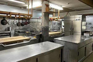 【湯布院町エリア】食物販や飲食出店に最適な温泉施設内の食堂&キッチンイベントスペース