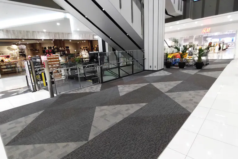 2階イーストコート(H&M前)