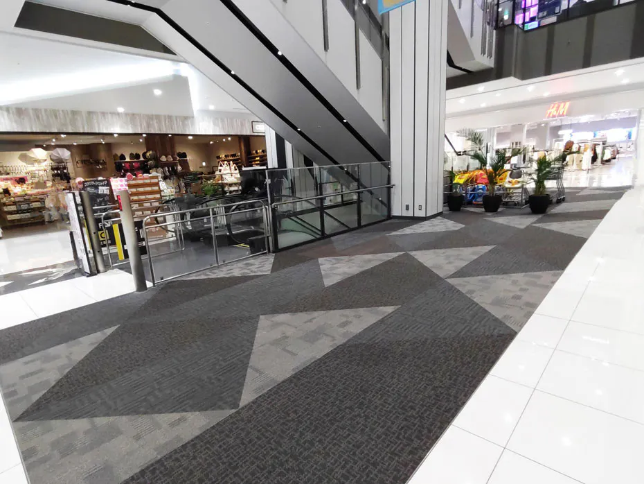 【イオンモールいわき小名浜】2階　イーストコート（H&M前）の画像