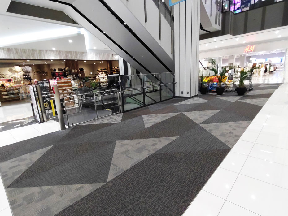 【イオンモールいわき小名浜】2階　イーストコート（H&M前）