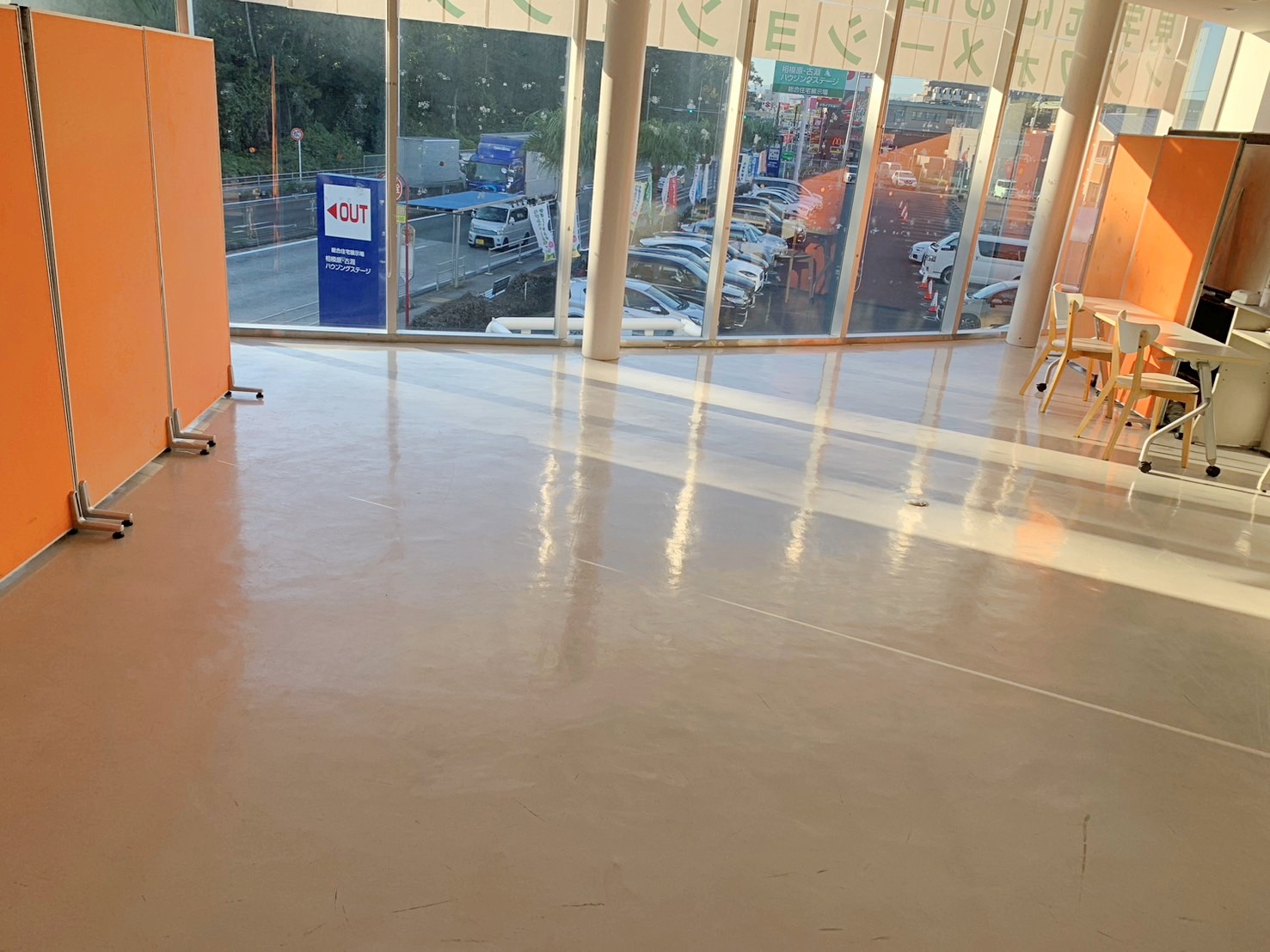 【相模原・古淵ハウジングステージ】キッチンカーやポップアップストア、プロモーションイベントに最適な住宅展示場インフォメーション2階にあるイベントスペース