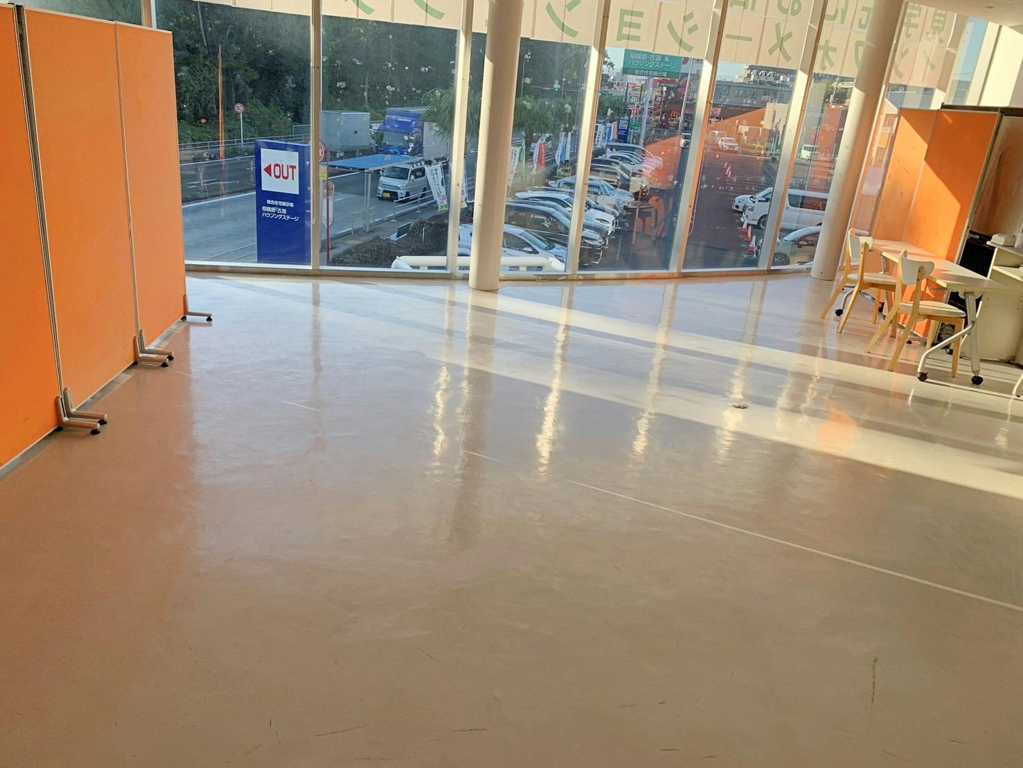 【相模原・古淵ハウジングステージ】キッチンカーやポップアップストア、プロモーションイベントに最適な住宅展示場インフォメーション2階にあるイベントスペース