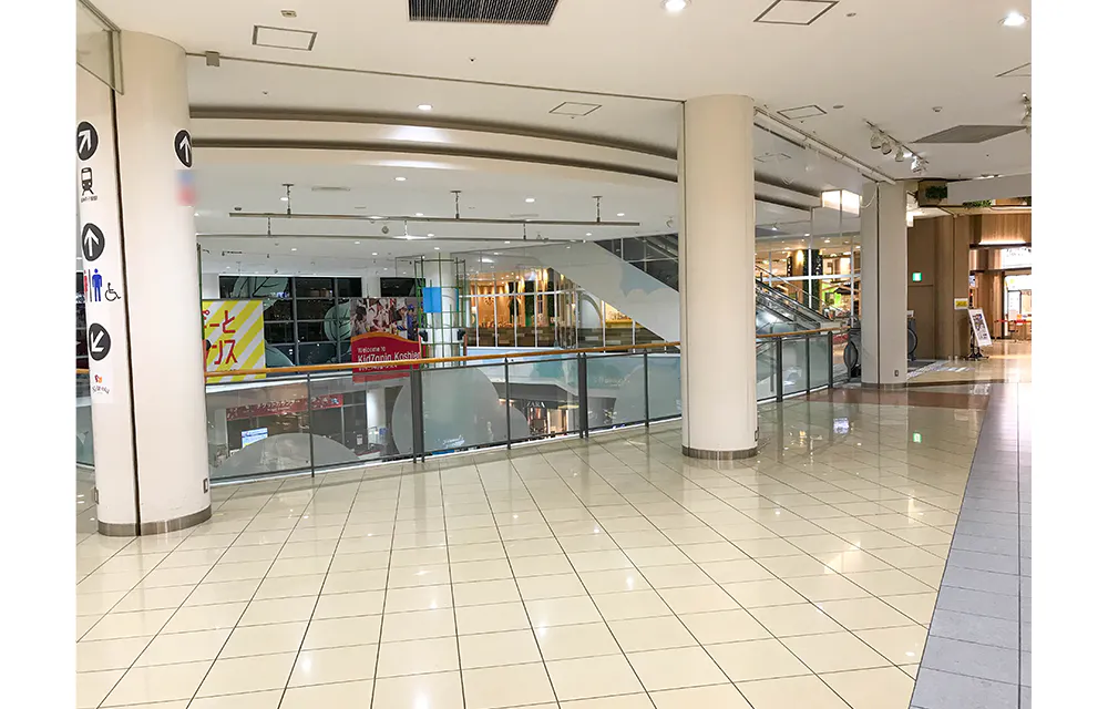 【ららぽーと甲子園】2階 パークウォークコート(キッザニア側)