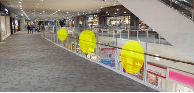 【イオンモール東員】モール内広告 吹き抜けガラスの画像